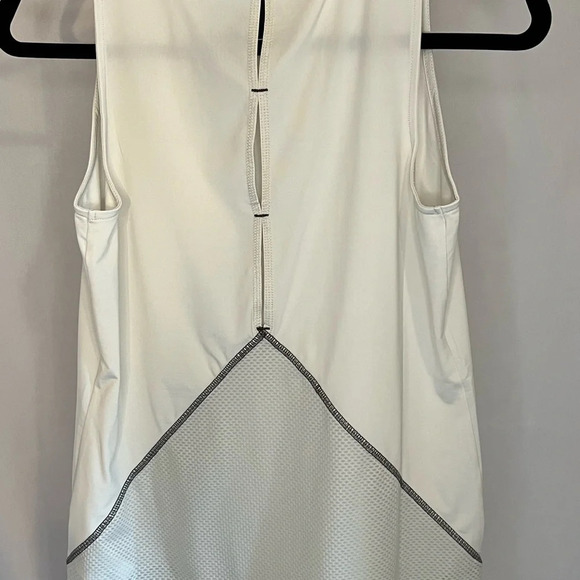 Zuda Activewear top size XS, cool comfy stretchy slits in back white gray NEW - Picture 5 of 8